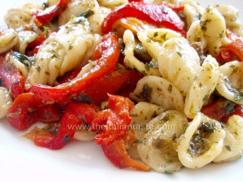 Orecchiette con peperoni rossi senza pomodoro (Basilicata)