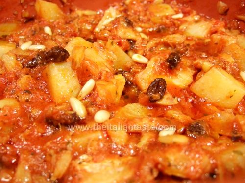 Stoccafisso patate, pomodori, uvetta e pinoli