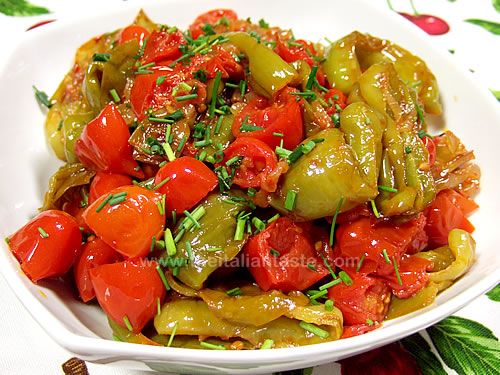Friggitelli sweet peppers in tomato sauce