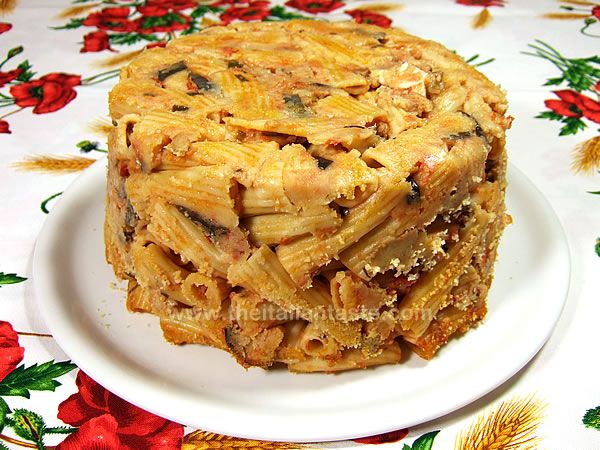 Oven-baked pasta with eggplants
