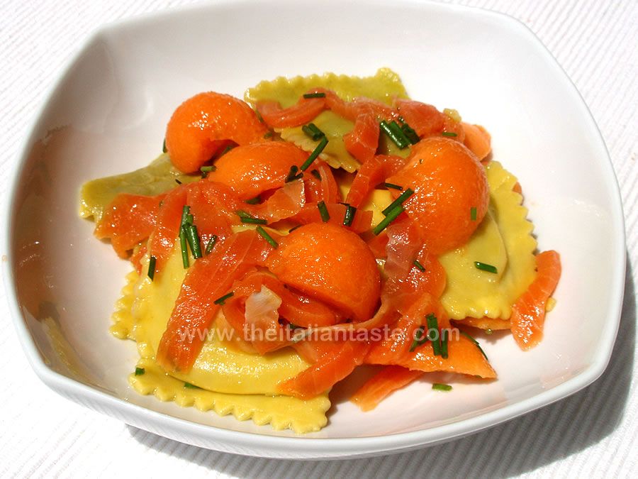 Ravioli salad with trout & melon