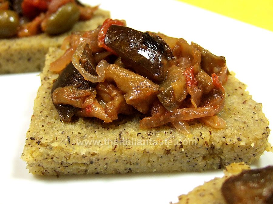 Tartine di polenta con caponata